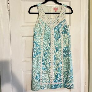 Lilly Pulitzer Blue and White Pineapple Print with Detailing